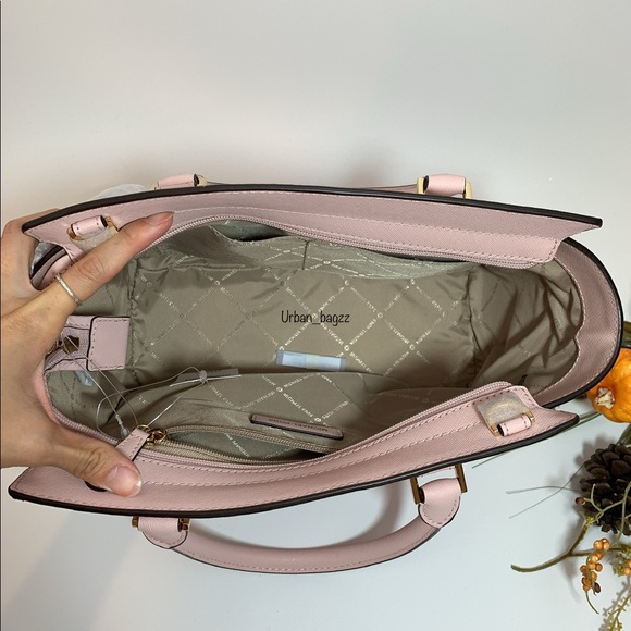 Michael Kors Selma Medium Satchel - Picture 5 of 8